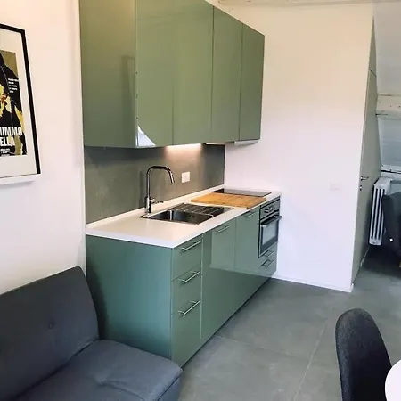 Romantic View * Milánó